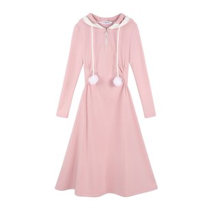 连帽收腰粉色休闲连衣裙女秋冬季新款甜美设计感显瘦过膝长款裙子