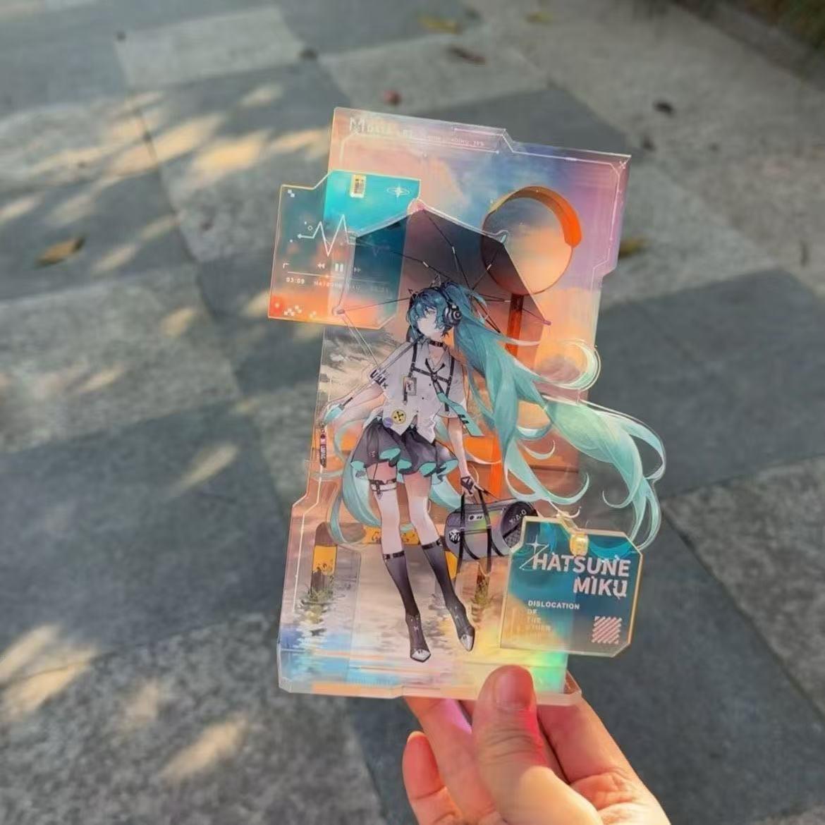 初音未来miku错位彼方轻周边四插立牌吧唧徽章谷子装饰摆件现货