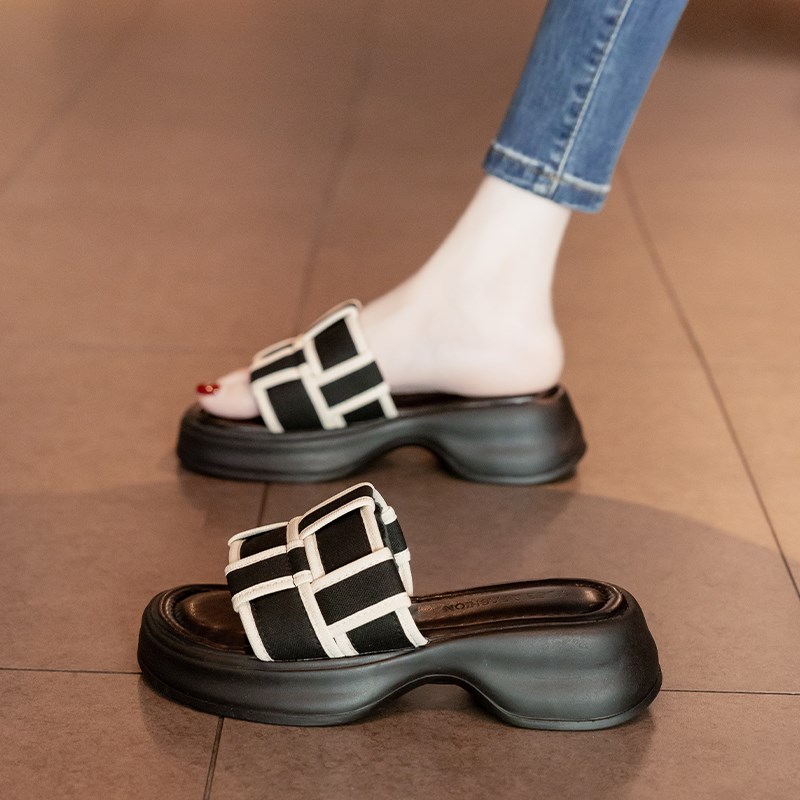 绝美厚底凉拖鞋女夏外穿时尚百搭配裙子2025新款法式外出增高拖鞋