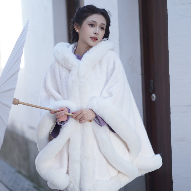 花开栀夏 雪尼尔白色大毛领斗篷外套配旗袍加厚加厚保暖连帽大衣