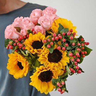 云南鲜花直发向日葵百合玫瑰混搭鲜花教师节鲜花影星玫瑰花手捧花