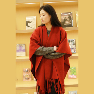 2025红色披肩新款双面叠穿女春空调房保暖外搭本命年披风斗篷结婚