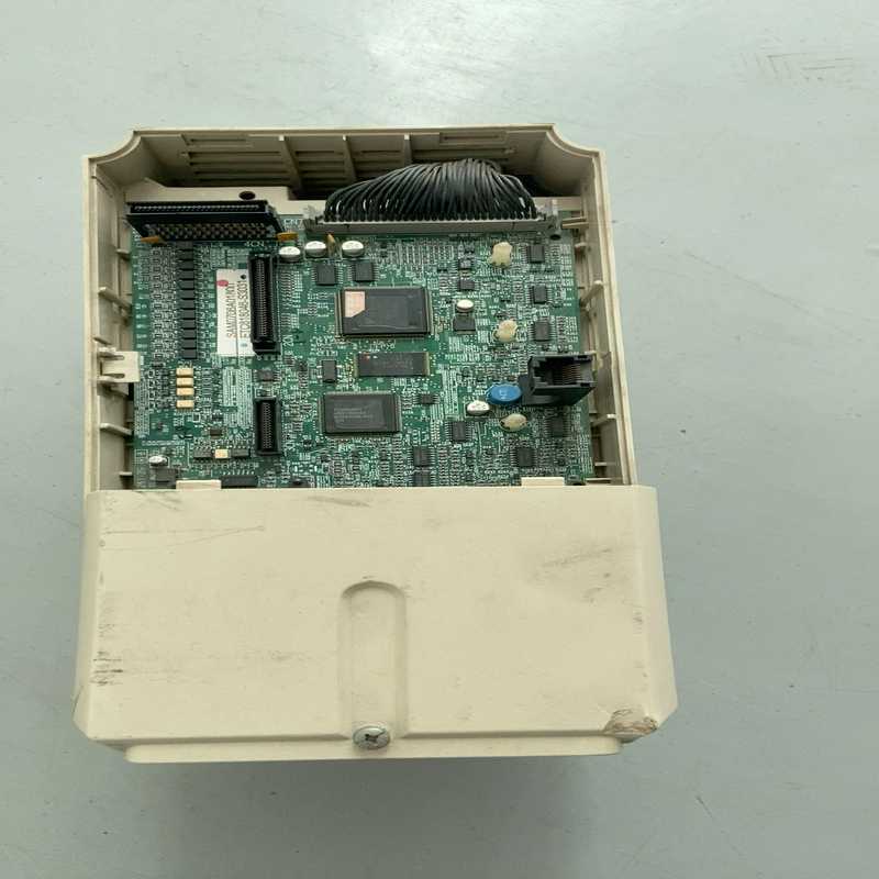 询价~CIMR-G7B42P2 安川变频器 少盖子和面板 所见