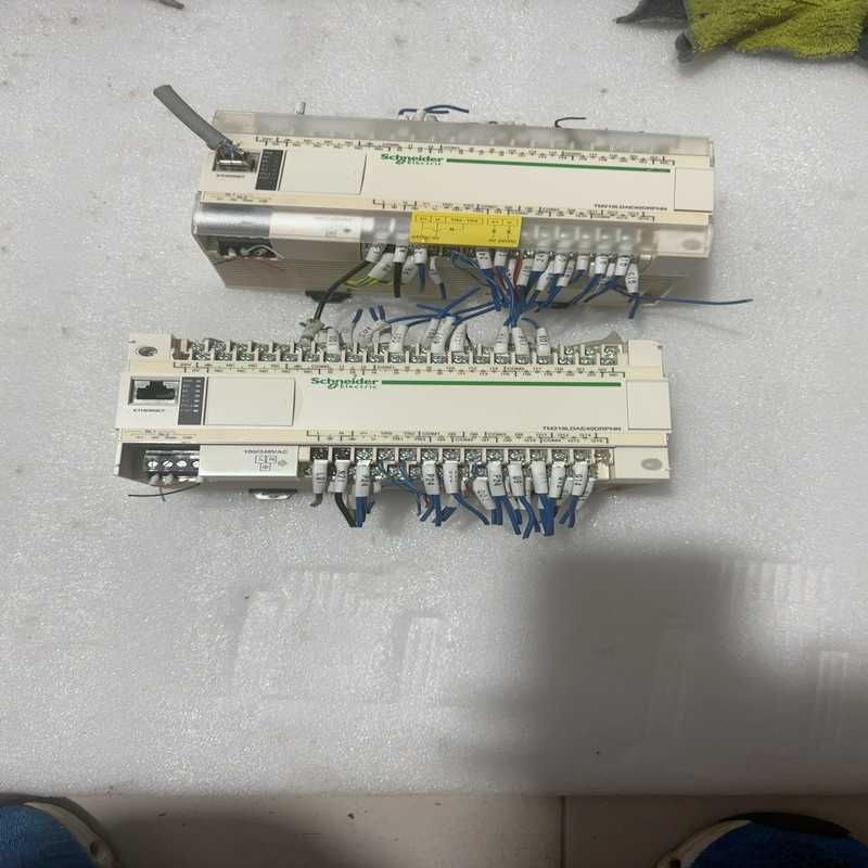 议价施耐德PLC  TM218LDAE40DRPHN  2台 功