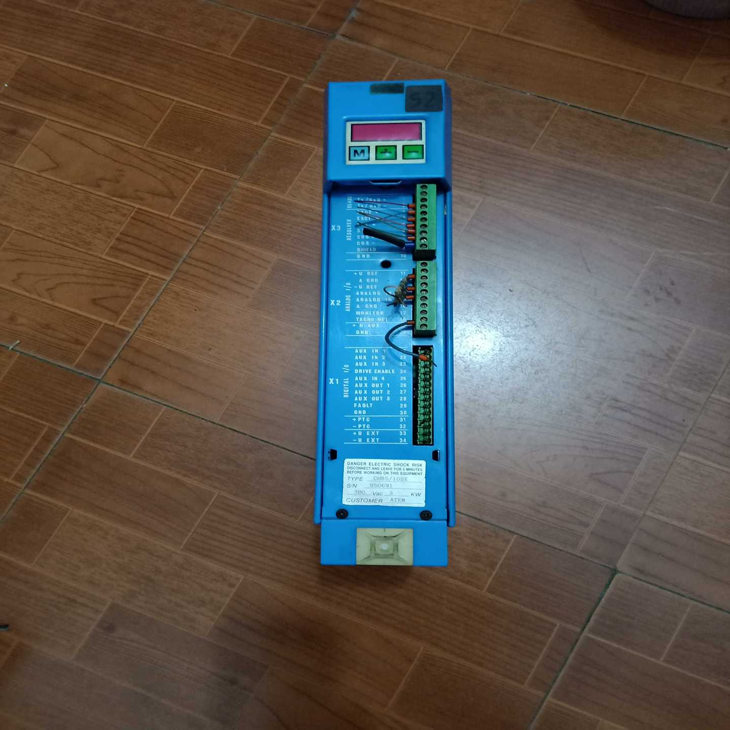 原装进口伺服驱动器CHB5/10SE380V3KW实物图拍摄议价{议价