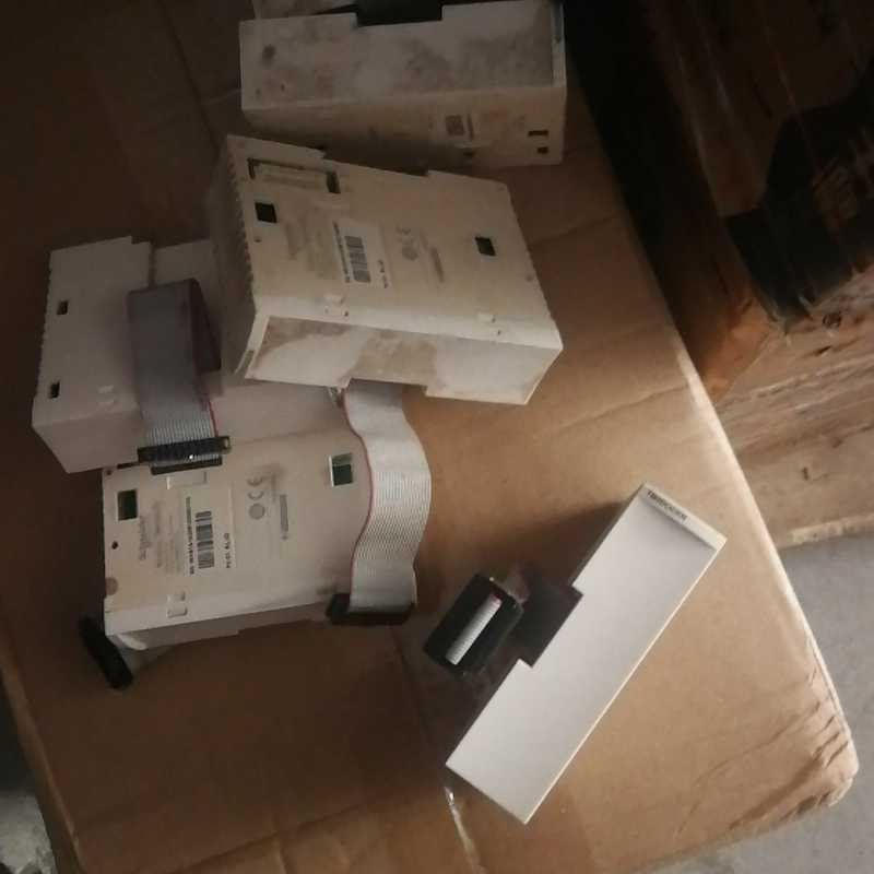议价施耐德TM2DOCKN成色漂亮有14块