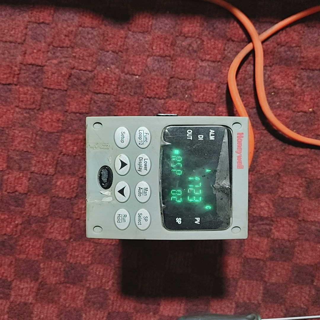 询价~UDC3500温度控制仪，成色及祥参如图。功能包