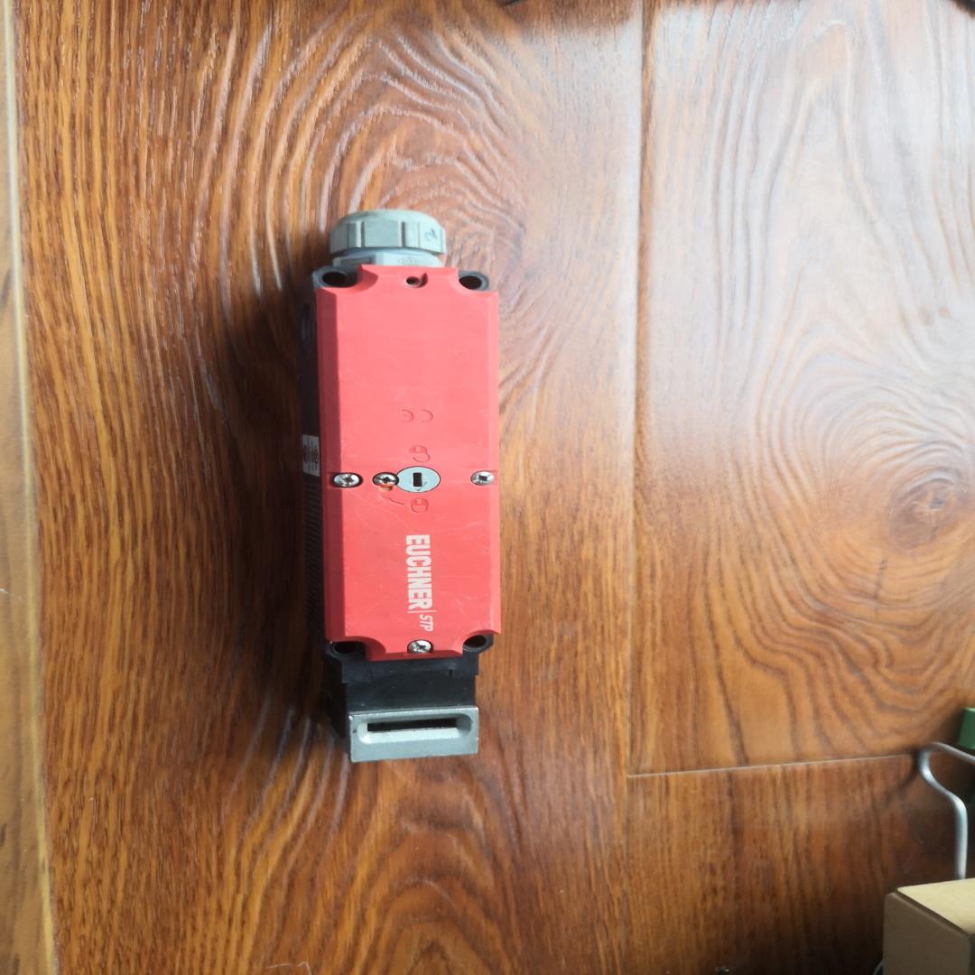 EUCHNER安全开关STP4A-2132A024M实物拍摄实价拆机件