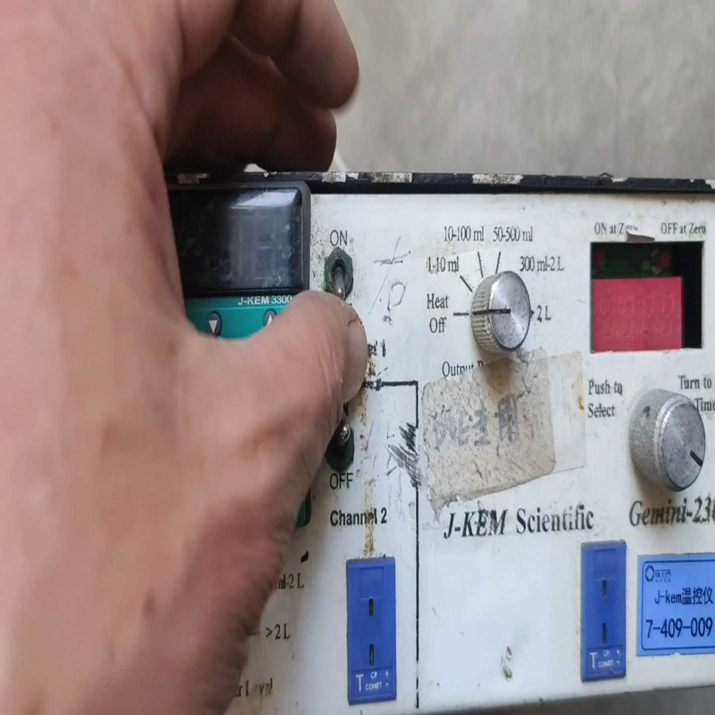 议价GEMINI-230温度控制器。