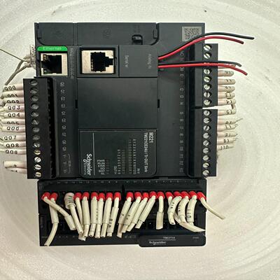 TM221CE24U带2个模块成色嘎嘎新询价