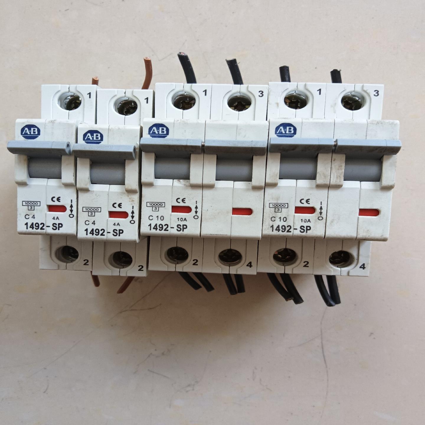 议价AB断路器1492-SP2C040两个