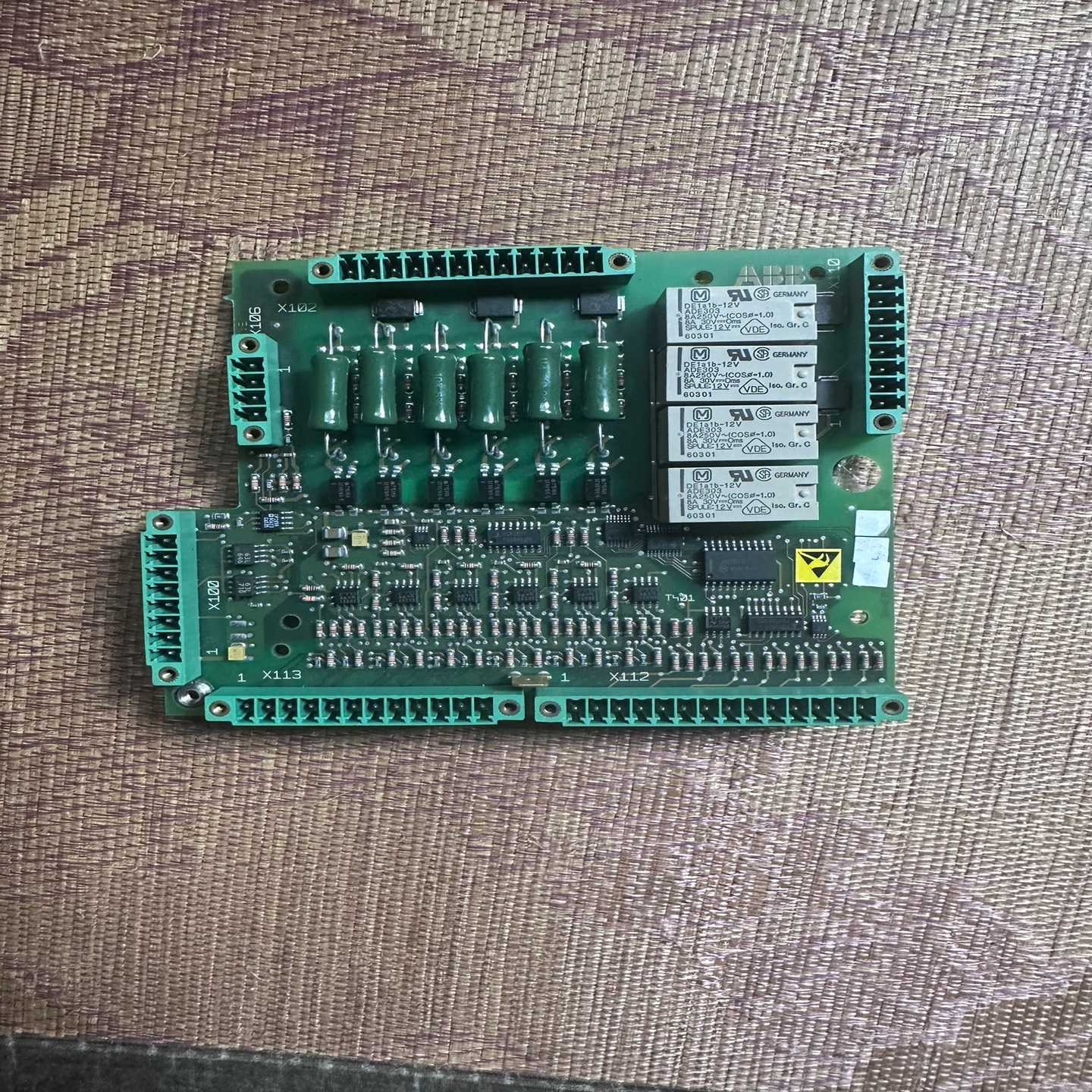 ABB高压接口板 2BHE015619R0003~询价