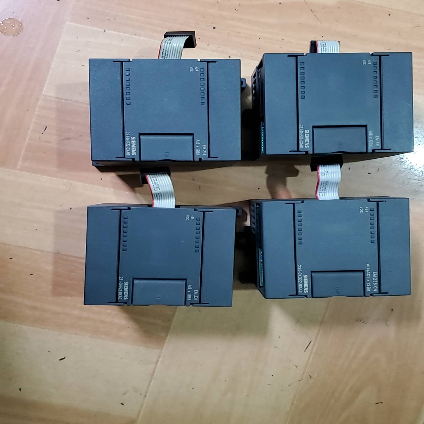 询价~6ES7 231-0HF22-0XA0，充新，外观无瑕疵