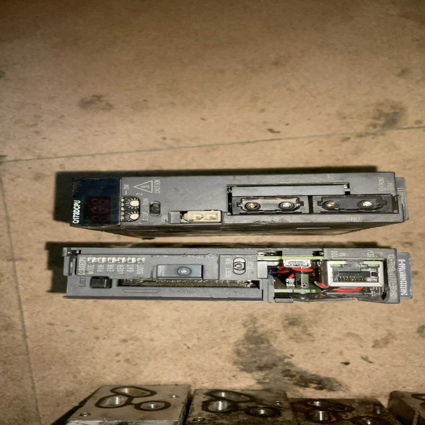 （明明电子）Q173DCPU 问题机两个价