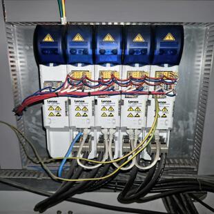 E70ACPSE0304V 伺服 30A 9成新伦茨i700 议