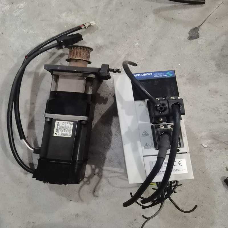 (询价)MR-J2S-40A，电机HC-kFS43，一套实物图片，正