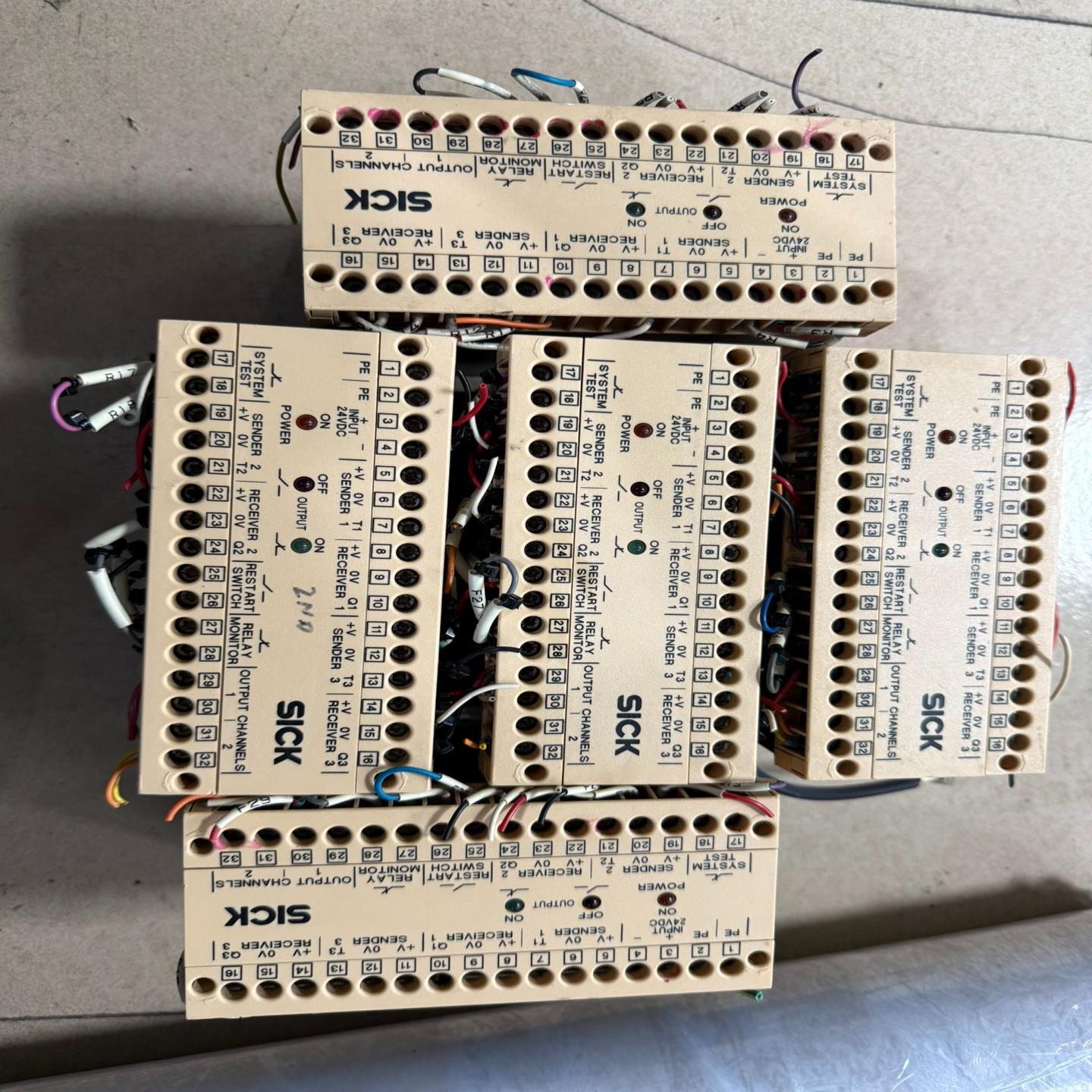 询价德国SLCK安全继电器URS200BP~可接维修