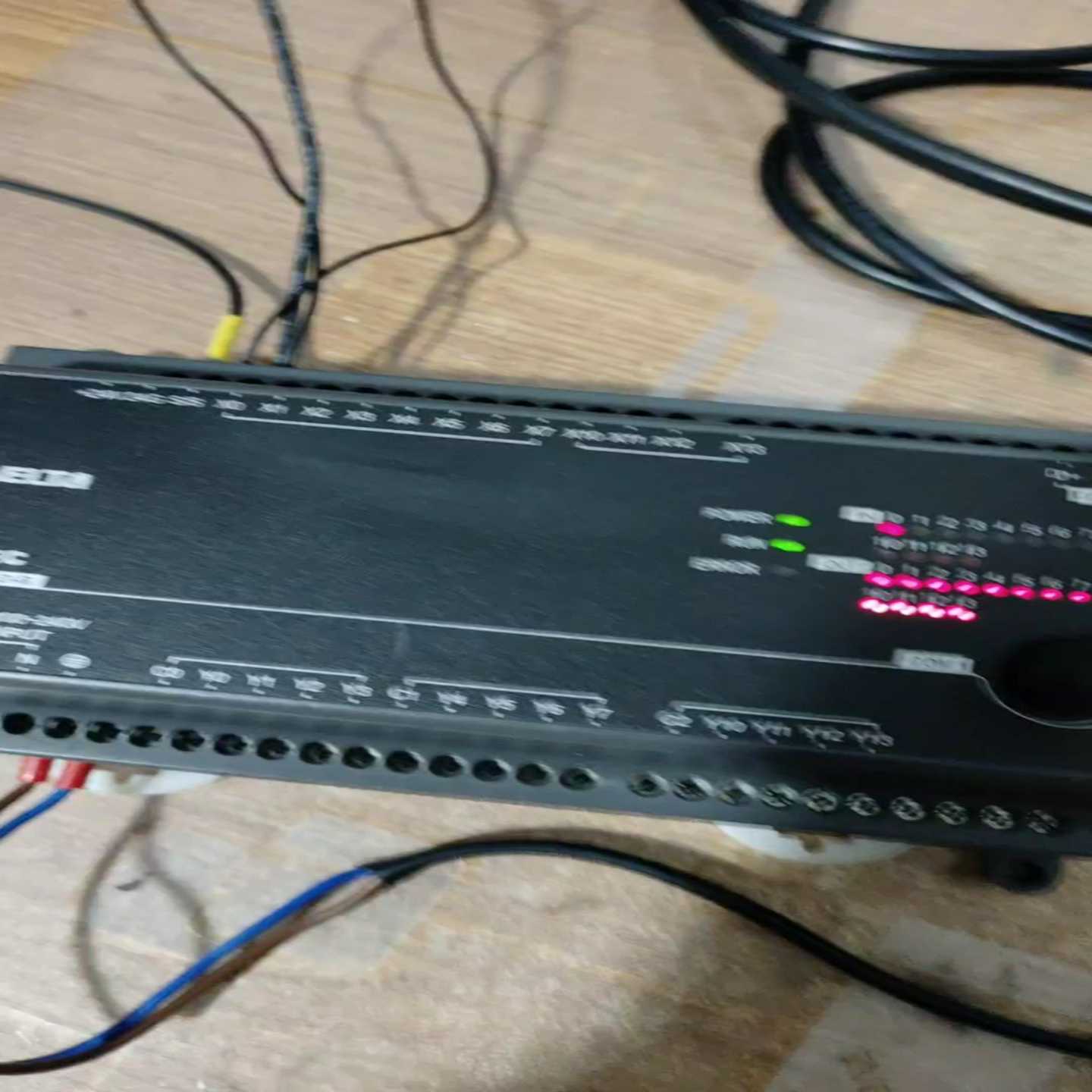 台达PLCDVP24EC00R3一台160询价