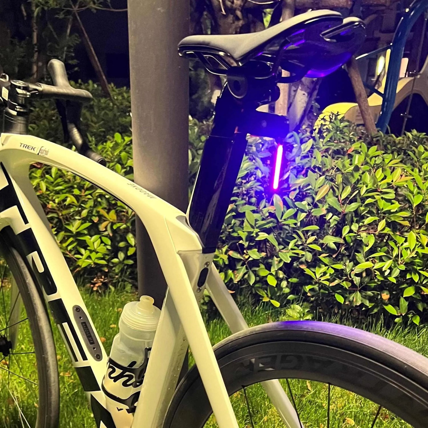 公路车水滴尾灯自行车夜骑灯夜间骑行充电警示灯公路车后灯配件