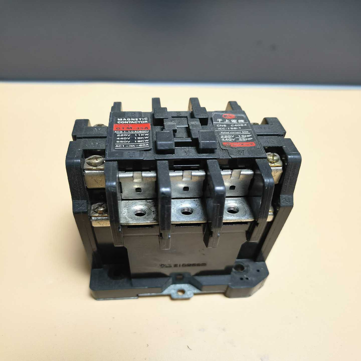 接触器TYPE GTM-35A AC600V  实物（电子设备）