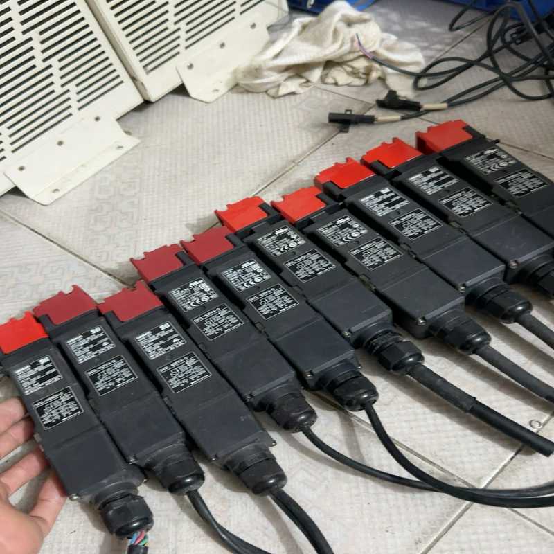 电磁机械锁安全门开关D4SL-N4NDA-D~询价