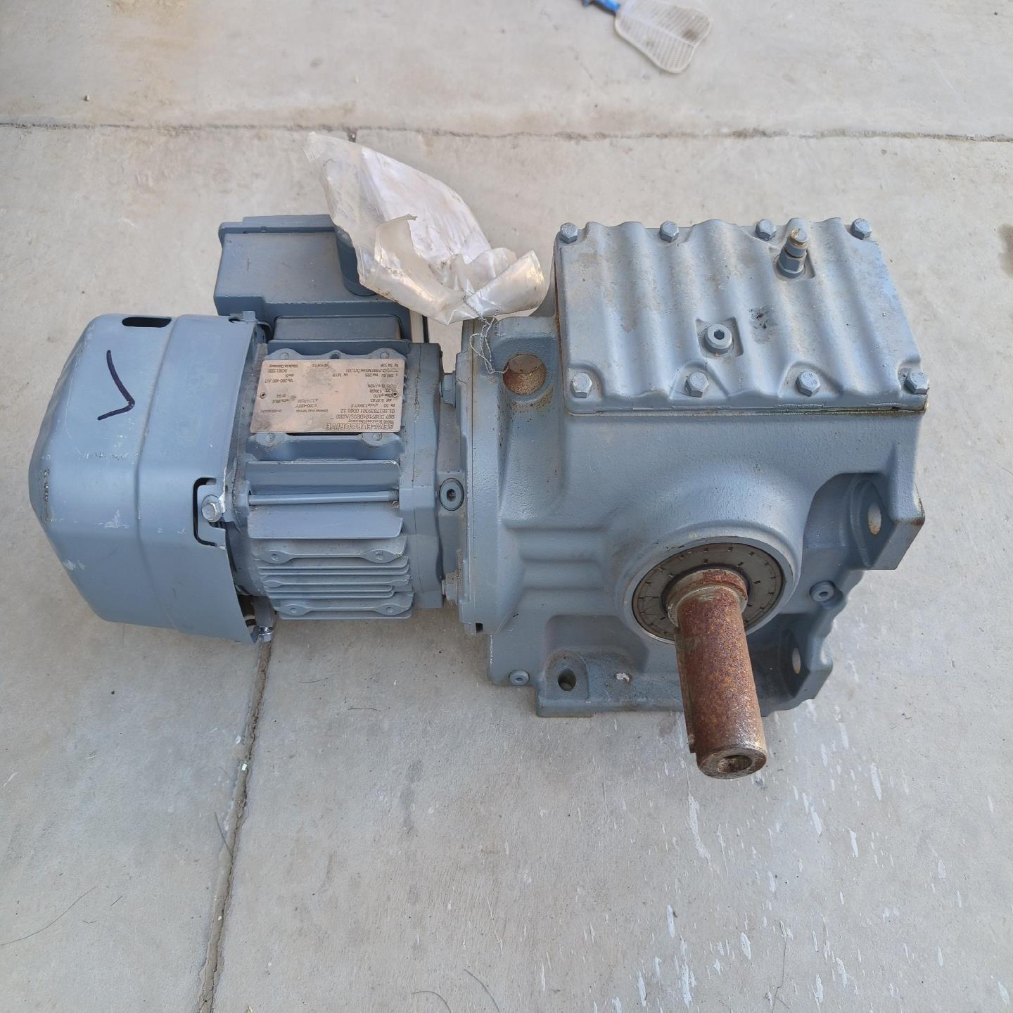 【议价】SEW减速机 S67 DRS71S4BE05ASE8新的