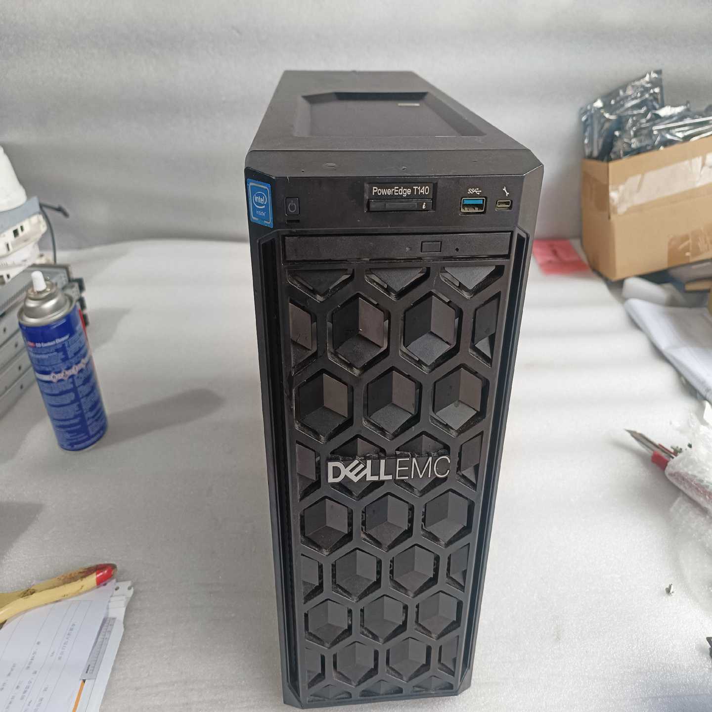 DELL T140 准系统，无内存硬盘。CPU  满配硬盘架