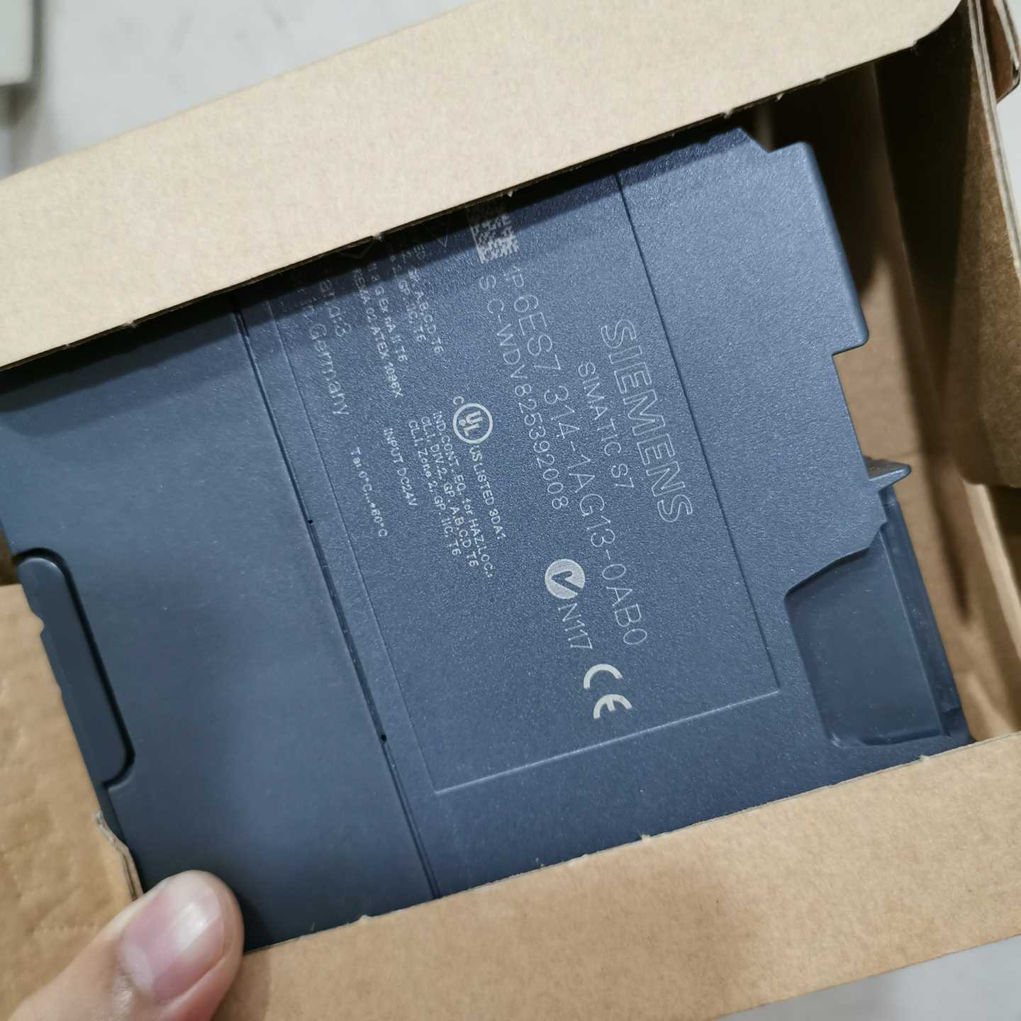 询价314-1AG13没使用，包装盒标签条没了。
