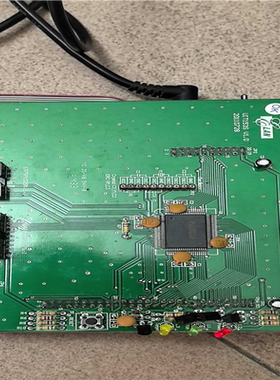 UIT153S义隆仿真器上板，成色如图 能正常通电 有2张（地坛设