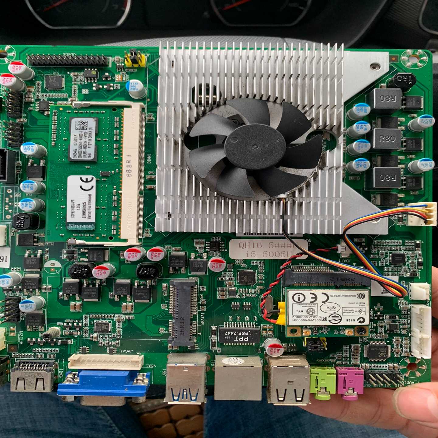 【星慕电子】HM81主板带i5  5005u  8G内存一体机下来的