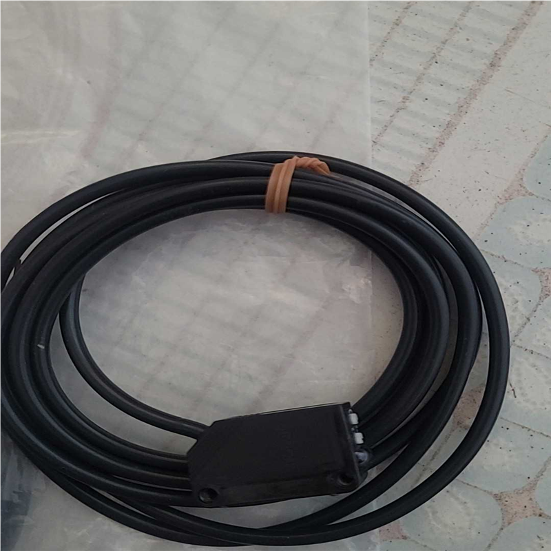 传感器E3Z-D81有2个，一个包装和货是询价