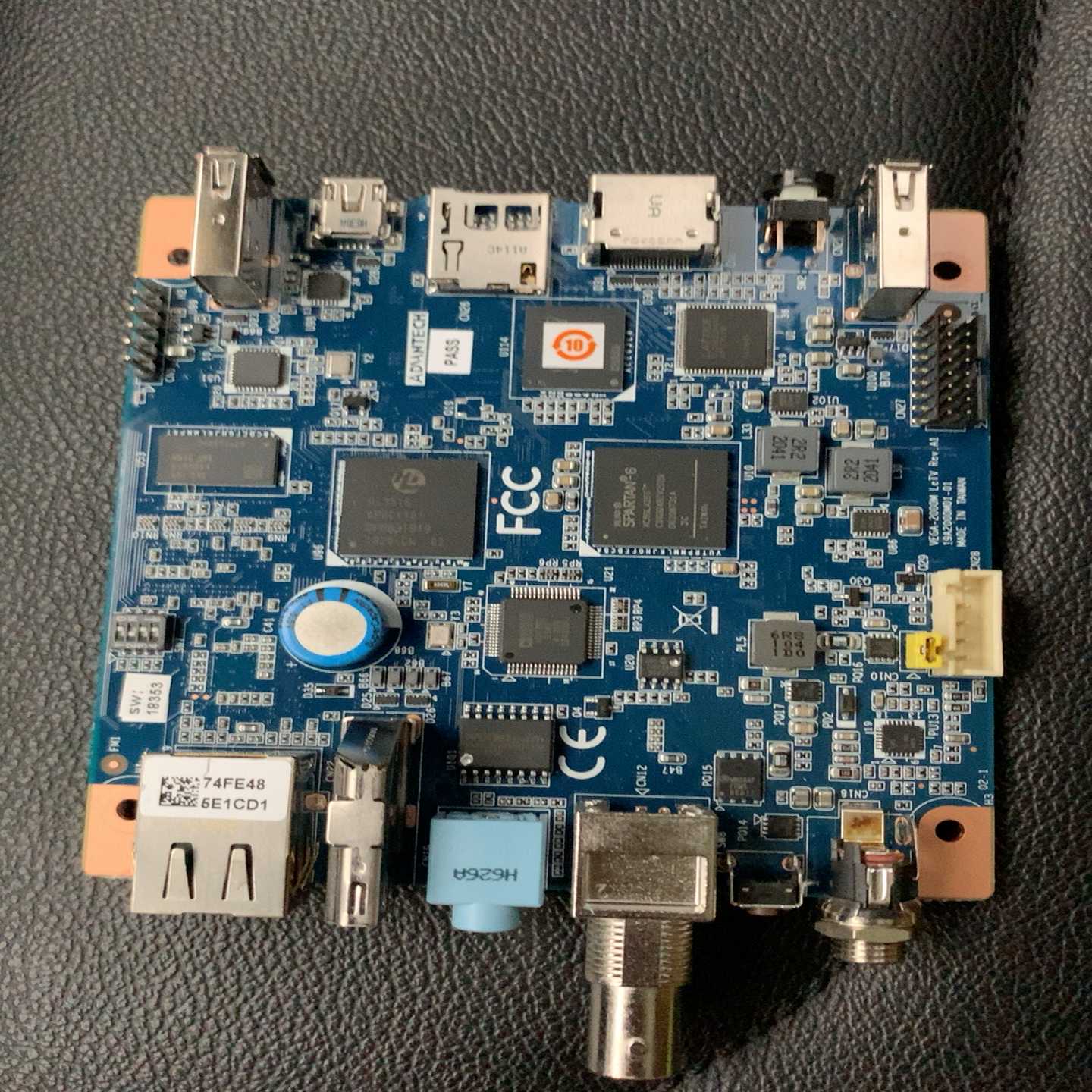 询价~ 研华 VEGA-2000M  1 通道 HEVC/H.