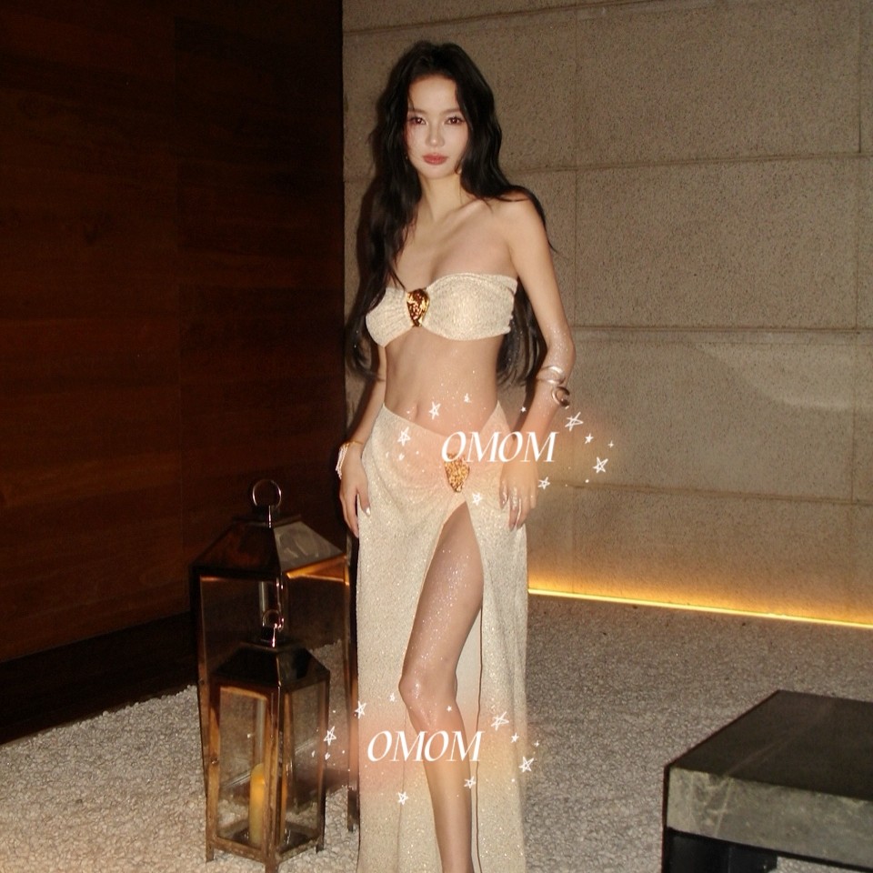 OMOM高级感烫金性感挂脖分体比基尼高开叉长裙海边度假泳衣5005