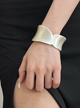 复古磨砂质感交错手镯女个性小众气质宽边K简约百搭开口手环臂环