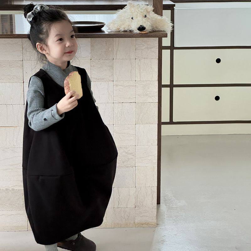 女童森系穿搭2024秋冬装韩版宝宝毛呢背心裙高级感简约灯笼连衣裙