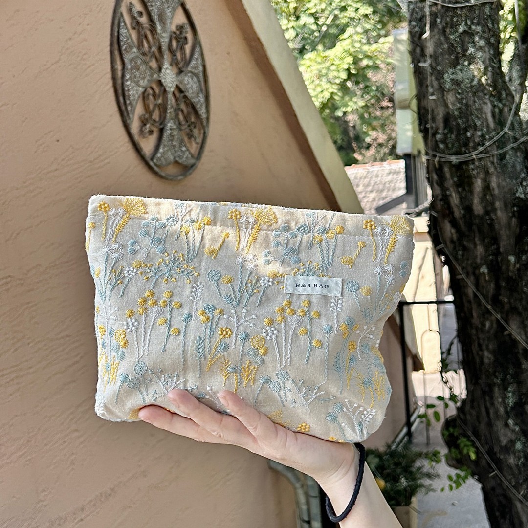 新款浮雕印花植物刺绣化妆包手拿便携大容量收纳包高级感内胆包