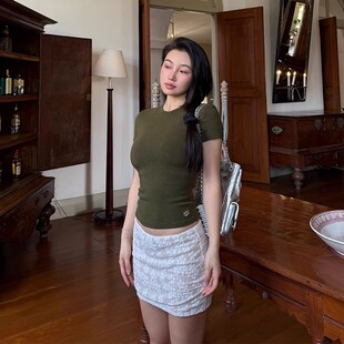 番茄妹妹Tomatosister针织圆领正肩短袖T恤女2025紧身刺绣上衣女