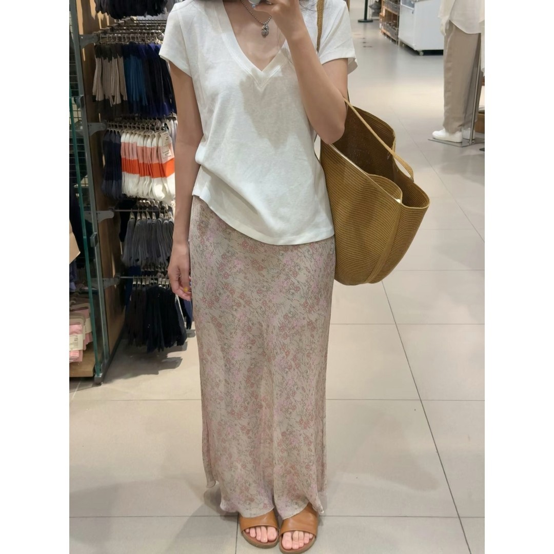 宽松V领白色短袖T恤女夏季小众粉色碎花半身裙包臀裙温柔风21365#