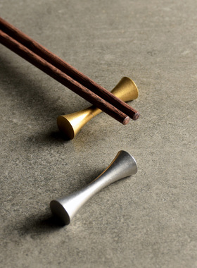 Japanese-Style Metal Chopstick Stand Sleek Tableware