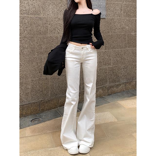 白色低腰不贴腿微喇牛仔裤女2025春款气质通勤修身显瘦长裤蛮腰纪