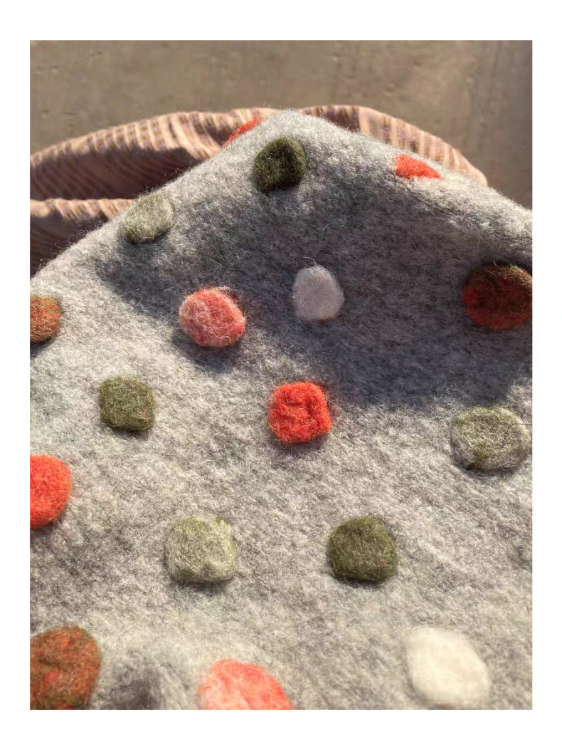 Клатч 手提精致小包秋冬立体彩球球灰色厚实羊毛呢百搭精致实用性水桶手