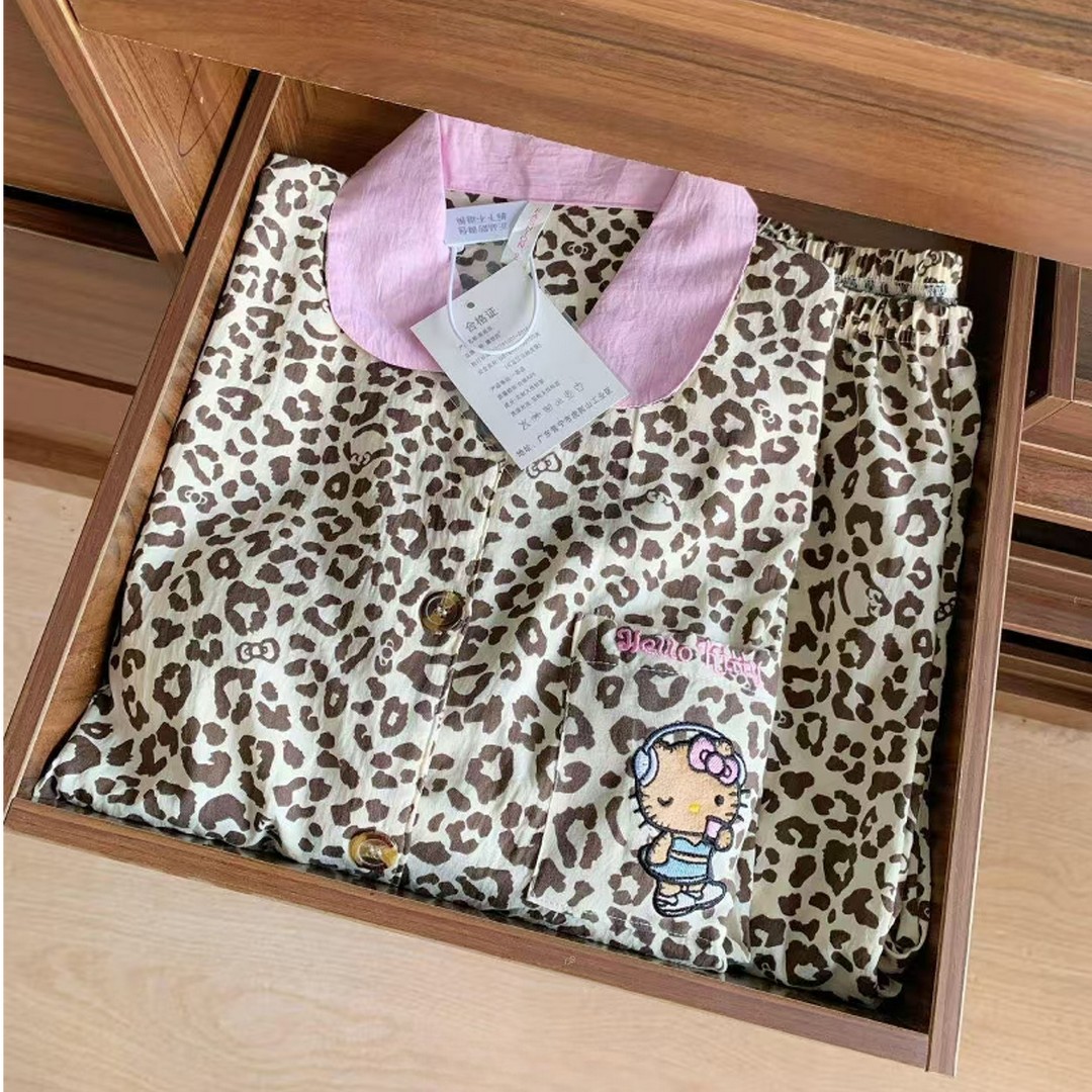 日系豹纹黑皮刺绣Kitty睡衣女款秋冬长袖学生家居服套装带胸垫