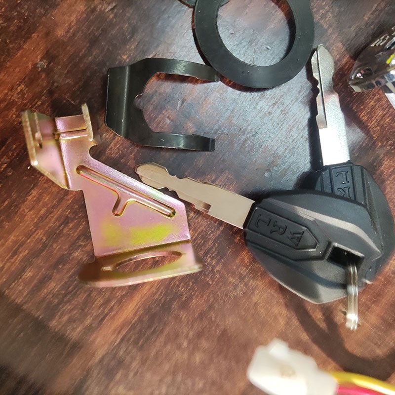 009套锁007电门锁座包座桶鞍座锁两把锁电动车开电开关电池箱扣锁