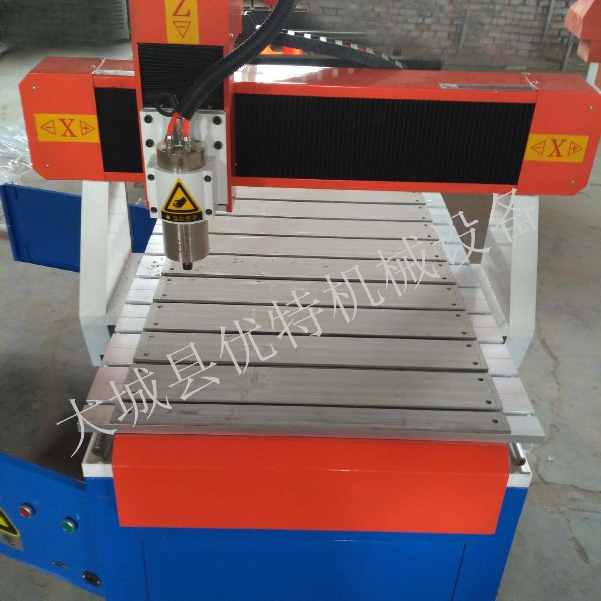 6090木工雕刻机数控金属铝板铣槽雕刻机亚克力PVC塑料广告数控雕