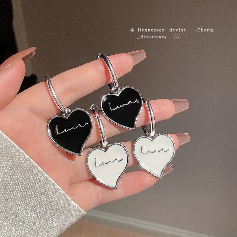 简约气质冷淡风白色字母爱心桃心圆圈圈辣妹耳环时尚新款潮耳钉女