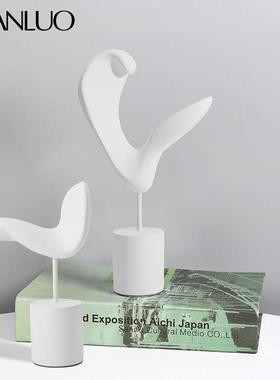 现代简约抽象组合树脂摆件酒店别墅电视柜玄关创意桌面摆件装饰品