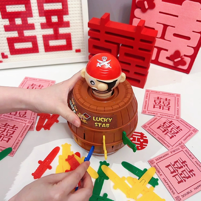 结婚创意接亲游戏小道具整蛊伴郎团竞技对战有趣玩海盗桶插剑木桶
