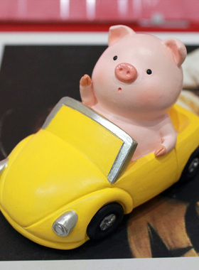 创意车载小猪摆件汽车可爱车内装饰用品个性高档送男女朋友万圣节