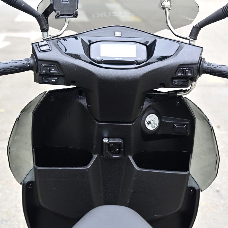 适用铃木uy125腿部风挡改装配件加大侧护板专用风挡挡风被护膝盖