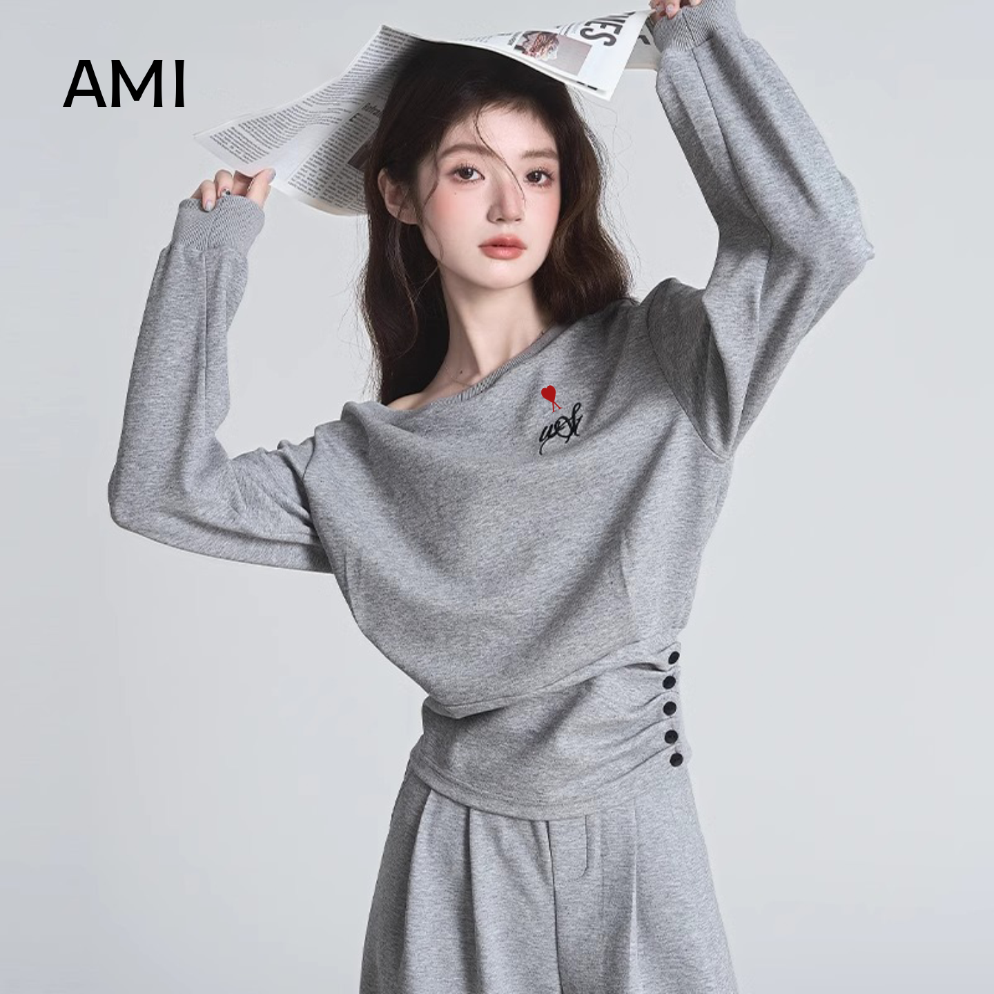 AMI2025美式斜领露肩长袖卫衣女春秋新款宽松褶皱收腰短款上衣